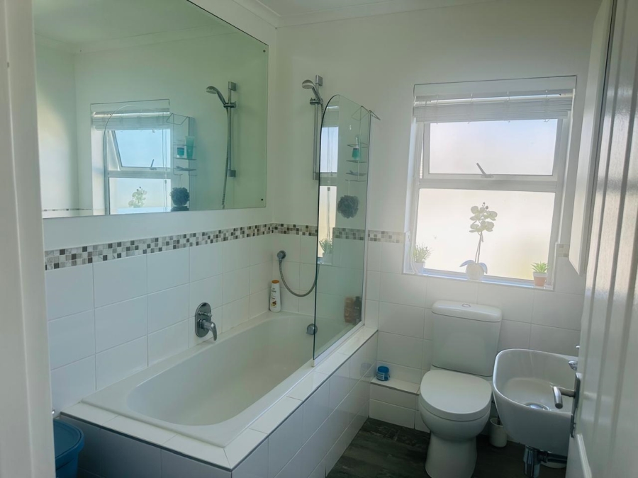 To Let 3 Bedroom Property for Rent in Big Bay Western Cape